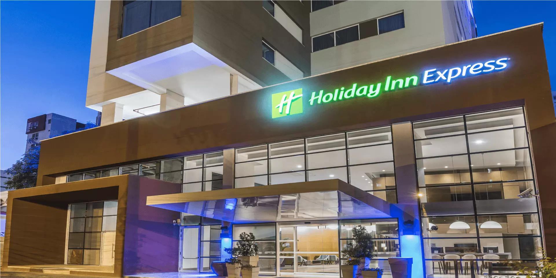 Foto del Hotel Holiday inn express de OnVacation, de fachada